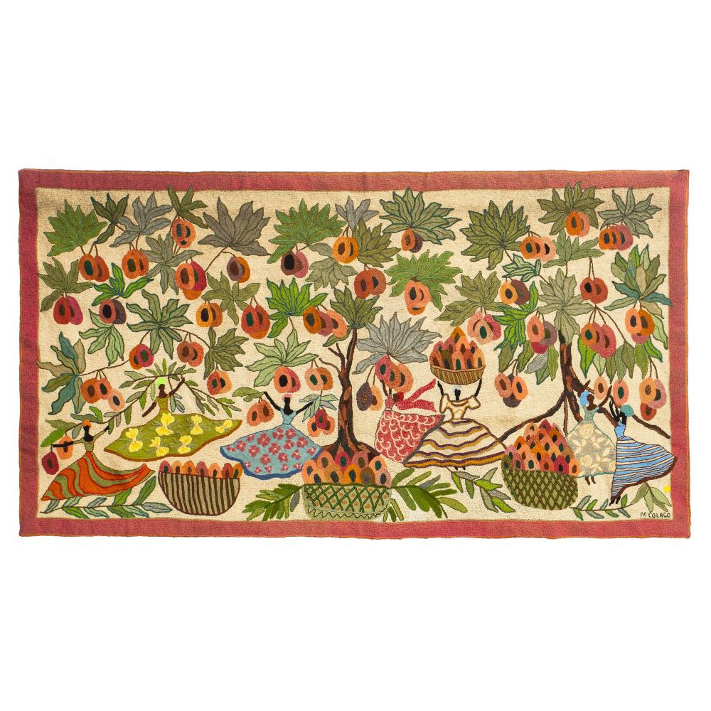 Tapisserie de Madeleine Colaço : femmes en robes colorées cueillant des fruits sous des arbres, bordure rose, signée M. Colaço